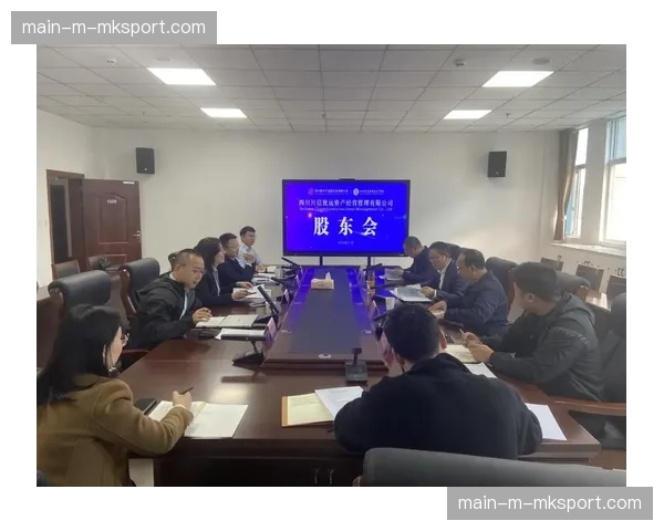 英超股东大会通过新提案，下赛季将试行“裁判麦克风”解释VAR决定