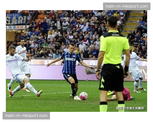 暖心时刻,热那亚对阵恩波利赛前,全场为该国近期洪水遇难者默哀 暖心时刻,热那亚对阵恩波利赛前,全场为该国近期洪水遇难者默哀